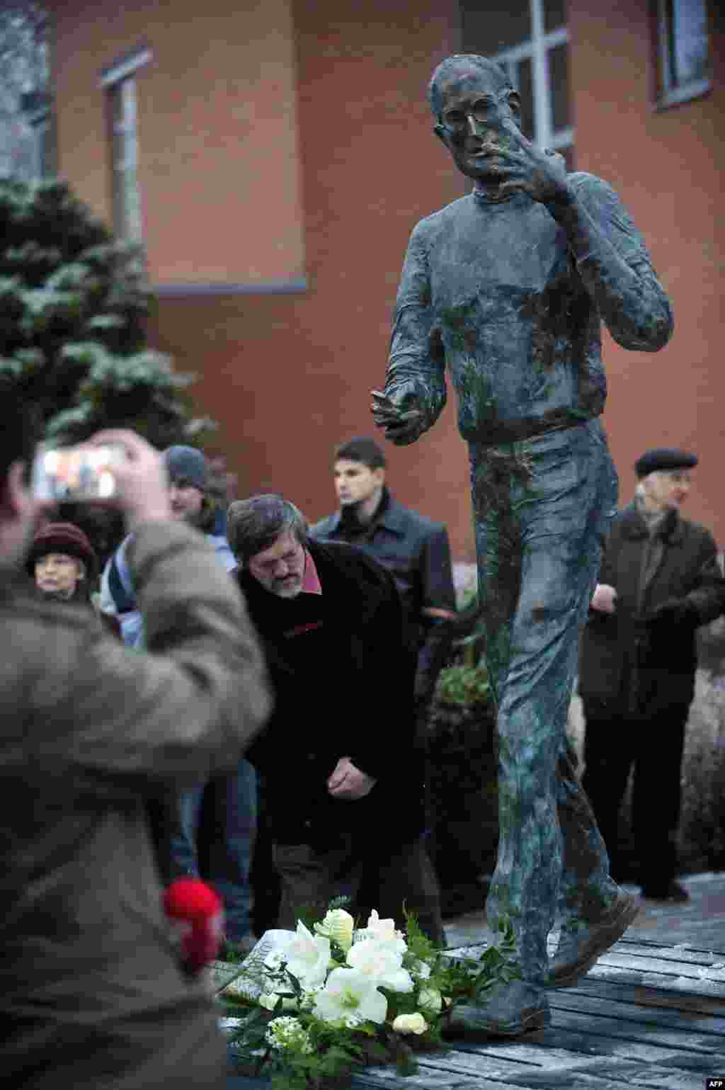 A statue honoring Jobs at Graphisoft Park in Budapest