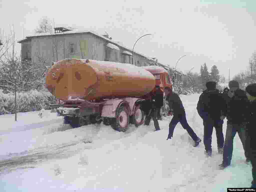 A tanker truck gets stuck in Kulob, Tajikistan.