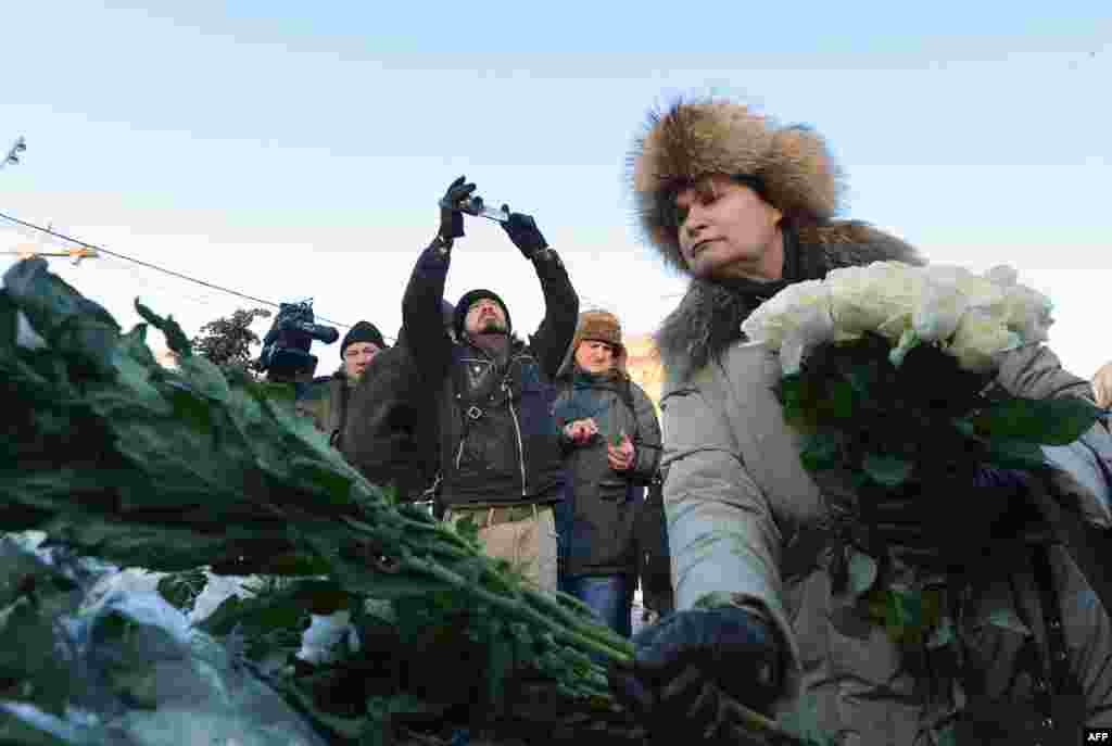 Protesters laid flowers on a monument dedicated to victims of political repression near the headquarters of the Federal Security Service (FSB) on Moscow&#39;s Lubyanka Square. 