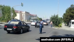 Ashgabat's traffic police were not available for comment on the issue of women's driving licenses. (file photo)