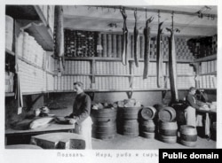 Employees work in a storeroom for caviar, fish, and cheese in 1913.