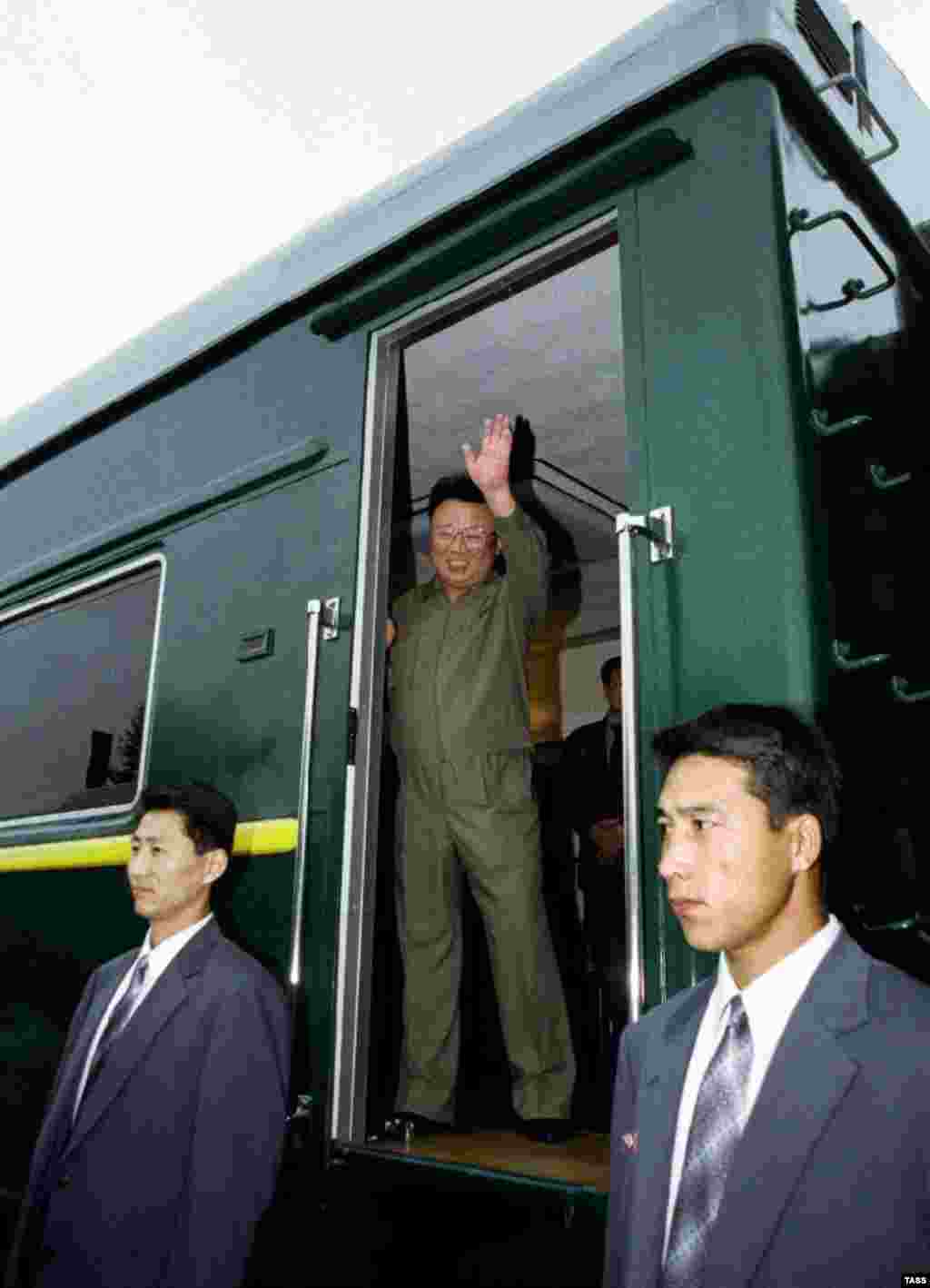 Kim arrives in his armoured train at Khasan on the Russian-North Korean border in 2001.