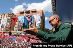 Turkish President Recep Tayyip Erdogan addresses supporters of his ruling Justice and Development Party (AKP) during an election rally in Gaziantep on June 21, 2018.