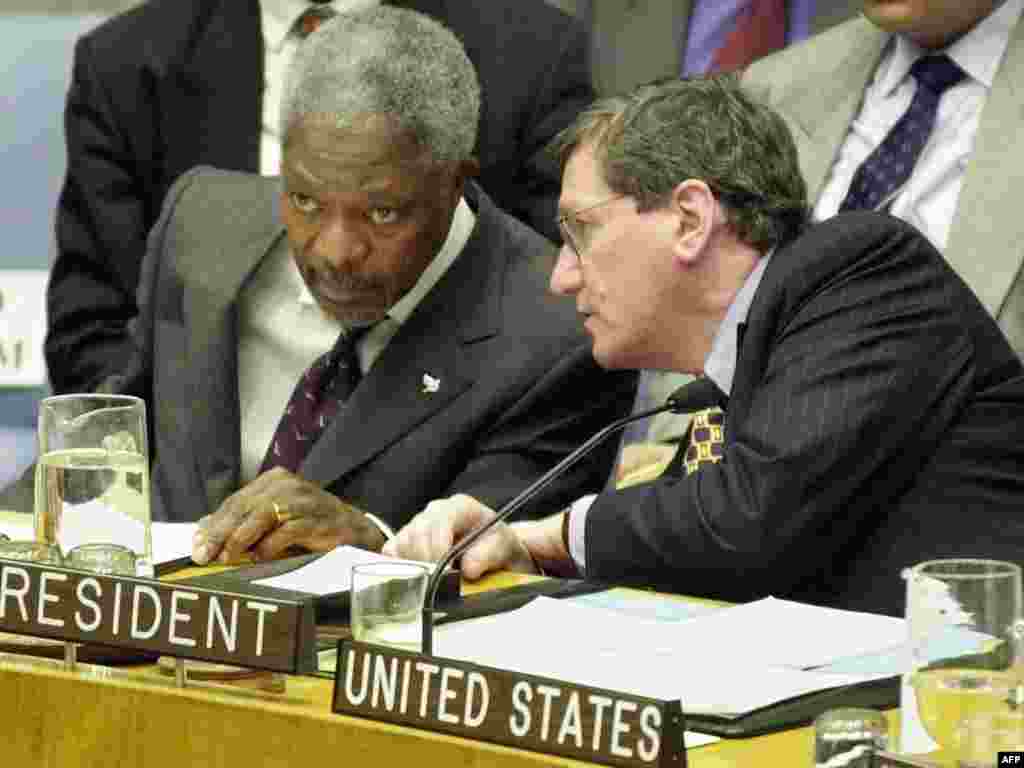 Richard Holbrooke, then the U.S. ambassador to the United Nations, confers with Secretary-General Kofi Annan during a Security Council meeting on the Democratic Republic of Congo on January 26, 2000.