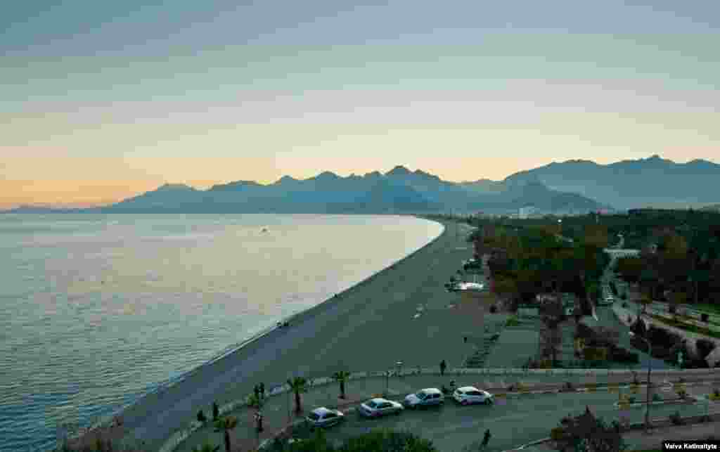 Antalya&#39;s virtually empty beaches are usually buzzing with tourists, even during the winter months when temperatures hover around 20 degrees Celsius.