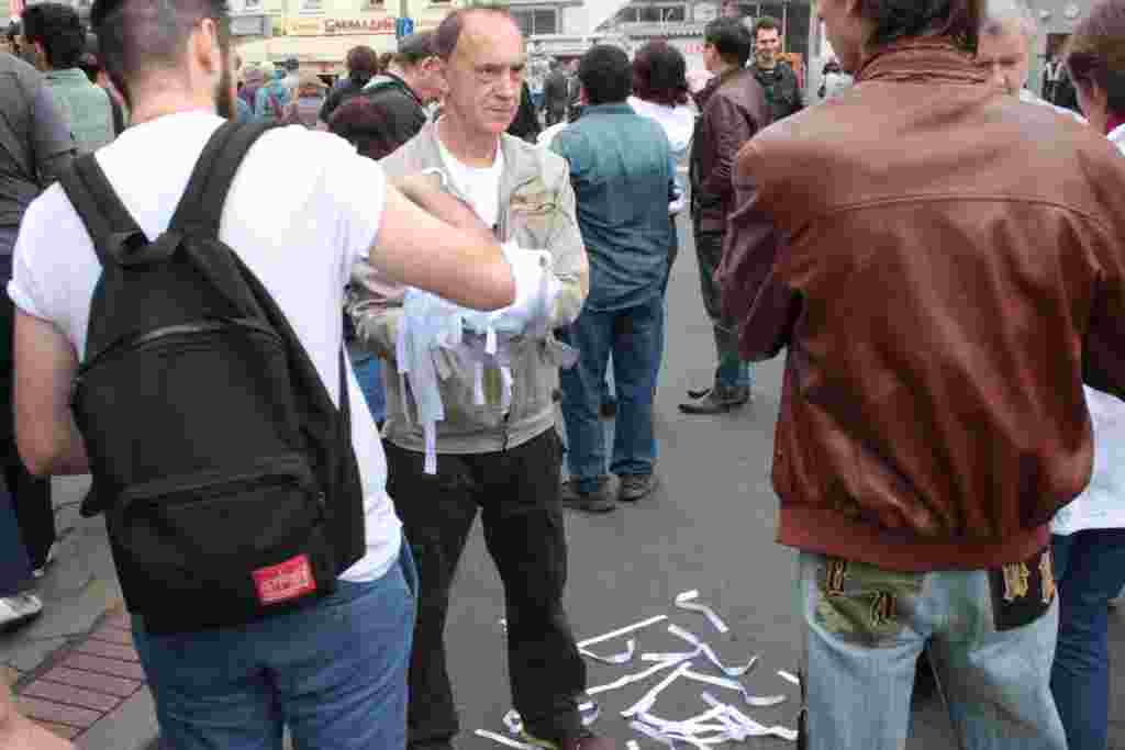 White ribbons and other white objects have become a rallying symbol of the Russian movement for freer elections.