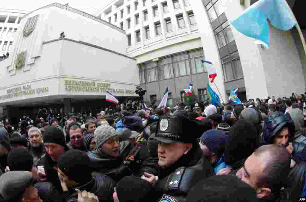 Police could not keep the opposing crowds apart.