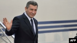 Former General Ante Gotovina waves as he arrives at Zagreb's airport in November 2012.