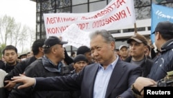 The interim government says former President Kurmanbek Bakiev cannot escape justice.