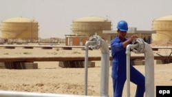 An oil refinery in Al-Najaf