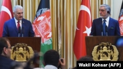 Turkish Prime Minister Binali Yildirim (left) speaks next to Afghan Chief Executive Officer Abdullah Abdullah during a press conference at Sapedar palace in Kabul on April 8.