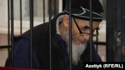 Rights activist Azimjan Askarov in a Bishkek courtroom in January 2017