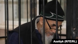 Imprisoned journalist Azimjan Askarov (file photo)