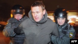 Police officers detained Aleksei Navalny at a Moscow protest on March 5.