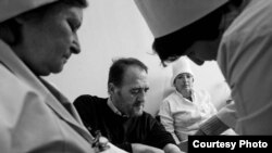 Nurses at a TB dispensary in the city of Sumgait in Azerbaijan take a blood sample from a former prisoner, who caught the disease in jail and has been continuing his treatment since being released (photo: ICRC/Zalmaï Ahad).