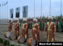 Performers at the launch ceremony in Serhetabat, Turkmenistan, of construction work on the Afghan section of the TAPI natural-gas pipeline in February 2018.