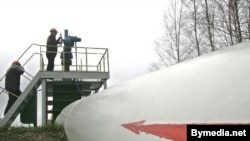 Belarusian workers at a pump station on the Druzhba pipeline system (file photo)