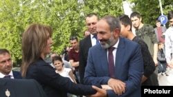 Armenian Prime Minister Nikol Pashinian (right) pays a visit to Stepanakert in Nagorno-Karabakh on May 9.