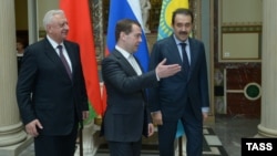 Russian Prime Minister Dmitry Medvedev (center) meets with his Belarusian and Kazakh counterparts, Mikhail Myasnikovich (left) and Karim Masimov, in Moscow in April 2013.