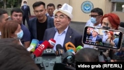 Former Kyrgyz President Askar Akaev speaks to journalists in Bishkek on August 2.