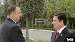 Azerbaijani President Ilham Aliyev (left) and his Turkmen counterpart, Gurbanguly Berdymukhammedov, seen here in 2008, recently renewed a decade-long feud.