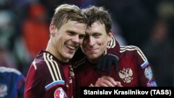 Aleksandr Kokorin (left) and Pavel Mamayev in 2016