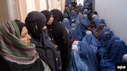 A new report says Afghanistan's criminal justice system has made little headway in protecting women's rights. (file photo)