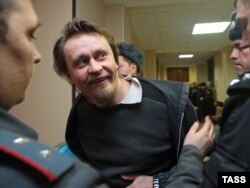 Oleg Vorotnikov (center), leader of the art group Voina, appears in a St. Petersburg court in February.