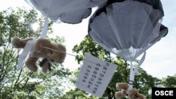 Teddy bears with pro-democracy messages were parachuted into the outskirts of Minsk from a light aircraft chartered by a Swedish public relations firm in early July.