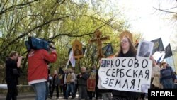 Russian nationalist demonstrators in April: Kosovo is Serbian land