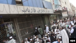 Angry customers wait outside the Kabul Bank in the Afghan capital on September 5.