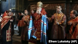 Patriarch Filaret, head of the Ukrainian Orthodox Church of the Kyiv Patriarchate, conducts a service at the St. Volodymyr Cathedral in Kyiv on October 11.