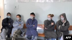 People suspected of carrying the H1N1 virus wait to be examined at a hospital in Minsk.