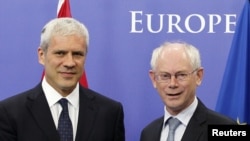 Serbian President Boris Tadic (left) and European Council President Herman Van Rompuy