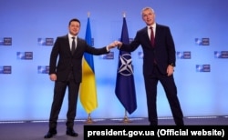 Ukrainian President Volodymyr Zelenskiy (left) with current NATO Secretary-General Jens Stoltenberg in Brussels in December.