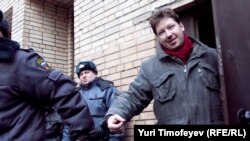 Entrepreneur Aleksei Kozlov is escorted out of a court session in Moscow on March 15.