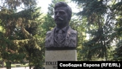 A statue of Gotse Delchev in Sofia, where his remains were reburied the first time.