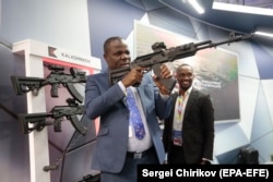 A visitor examines a Kalashnikov submachine gun at an exhibition on the sidelines of the Russia-Africa Summit in Sochi in 2019.