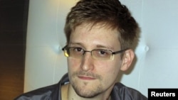 Edward Snowden during an interview with "The Guardian" in his hotel in Hong Kong on June 8