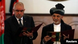 Afghan President Ashraf Ghani (center) with Vice President Abdul Rashid Dostum (file photo)