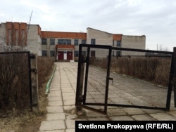 A school in the Pskov region. Parents have complained that many lack electricity and have water leaking from the ceilings.