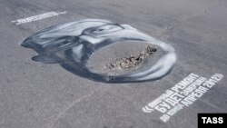 A pothole caricature of Yevgeny Porunov, head of the Yekaterinburg City Duma