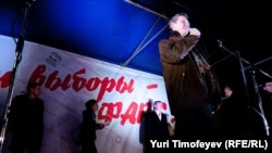 Vladimir Ryzhkov spoke at the opposition protest in central Moscow.