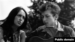 Joan Baez and Bob Dylan during the 1963 March on Washington.