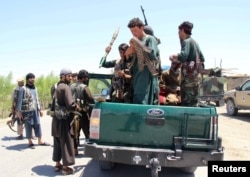 An ALP militia in the northern province of Kunduz prepares to fight the Taliban.