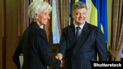 The IMF's Christine Lagarde during a meeting with Ukrainian President Petro Poroshenko (file photo)