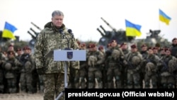 Some are uneasy about Ukrainian President Petro Poroshenko's desire to introduce martial law. (file photo)