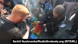 Nationalist activists set fire to an LGBTI rainbow flag.