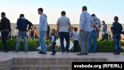 People gather at the grave of Islam Karimov in Samarkand.