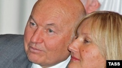 Moscow Mayor Yury Luzhkov (left) with his wife, Yelena Baturina (file photo)